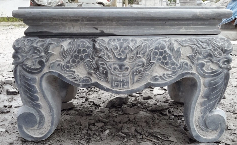 Mẫu bàn lễ đá đơn giản, sang trọng, nổi bật 