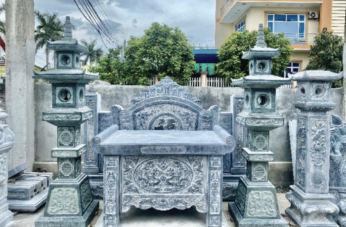 Mẫu bàn lễ đá chế tác từ đá xanh đen tự nhiên 