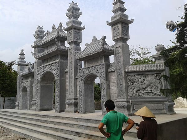 Mẫu cổng tam quan đá có gác 