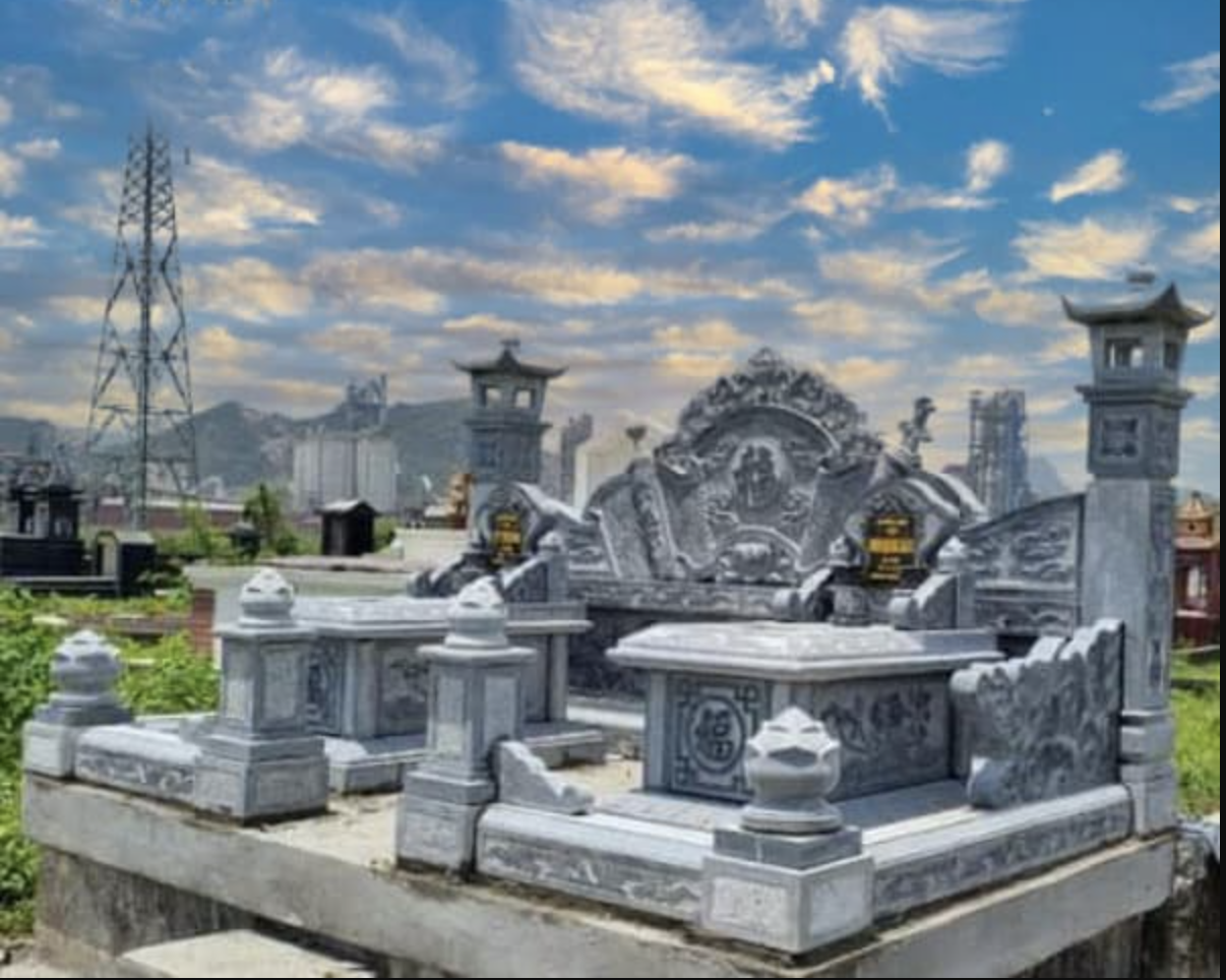 Cuốn thư đá trong khuôn viên khu lăng mộ truyền thống 