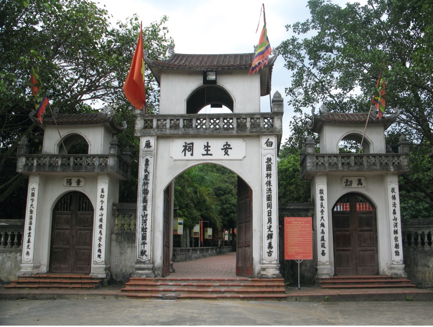 Cận cảnh Đền An Sinh 