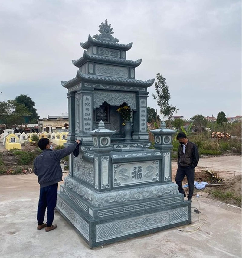 Mộ đá 3 mái là mẫu mộ có kích thước lớn nhất của dòng mộ đá