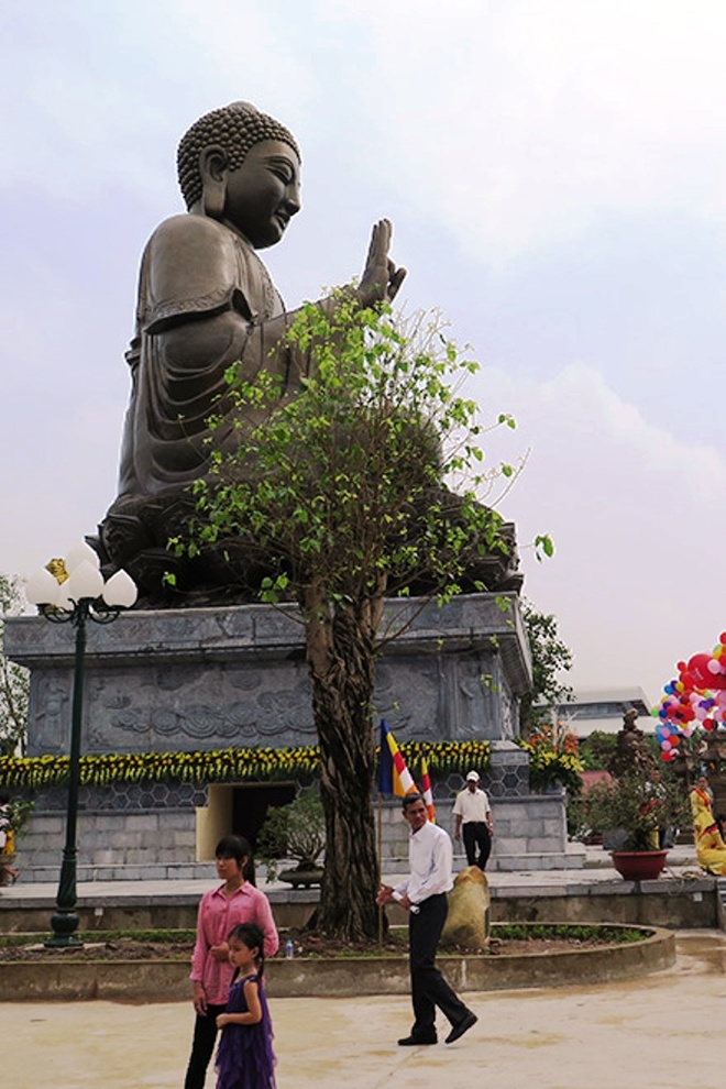 Mặt nghiêng giá tượng phật bằng đá 