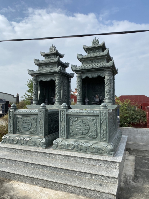 Phần mộ chất liệu đá xanh rêu cao cấp 