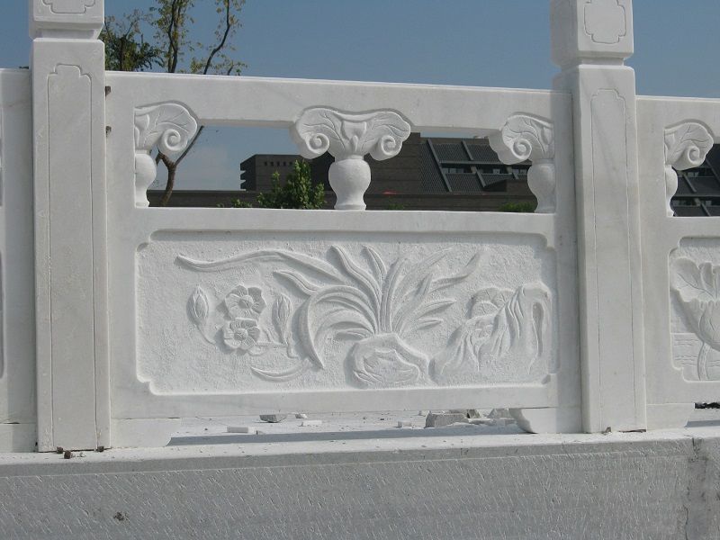 Lan can biệt thự đá hoạ tiết đơn giản