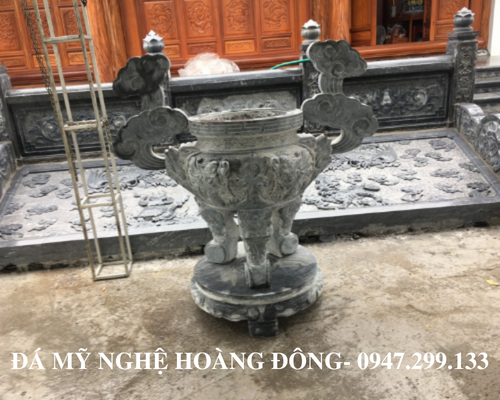 Ảnh cận cảnh lư hương đá miệng tròn 