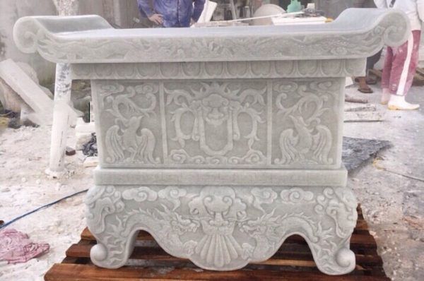 Mẫu bàn thờ đá hoa cương trắng tinh tế 
