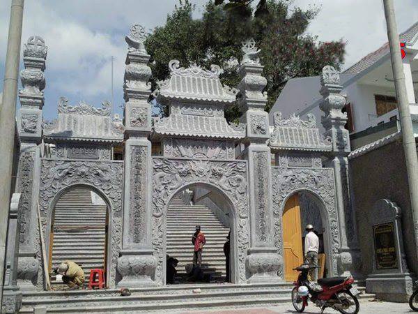 Mẫu cổng tam quan có gác mái đẹp 