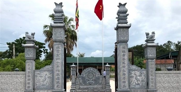 Mẫu cổng tam quan tứ trụ đá xanh đẹp 