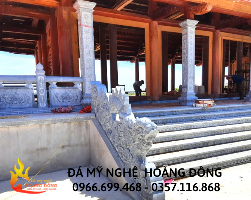 Cột đá đồng trụ điêu khắc câu đối đẹp sắc sảo 