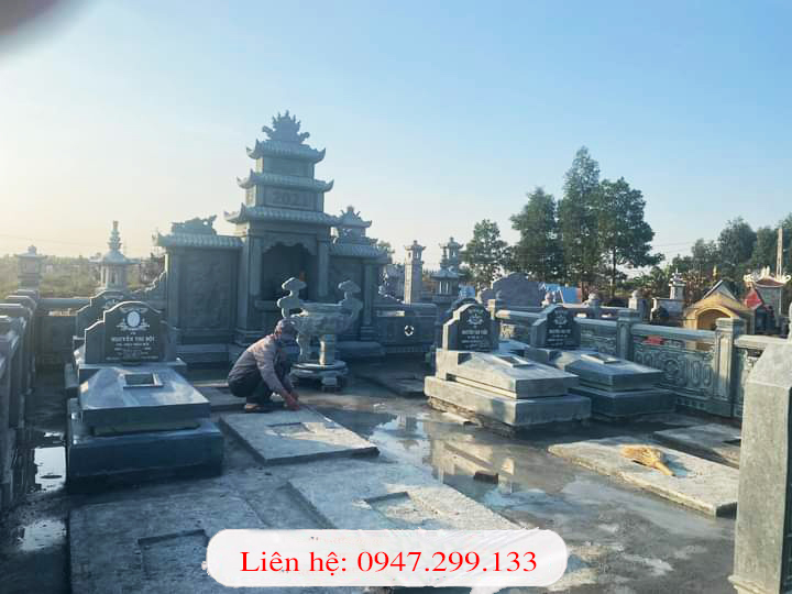 Tổng hợp những mẫu lăng mộ dòng họ đẹp nhất hình 2 Quá trình thi công chế tác lăng mộ dòng họ từ đá xanh đen