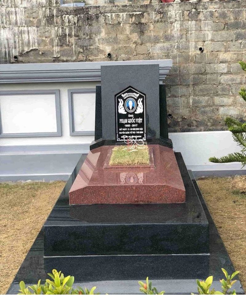 Mẫu mộ ốp đá granite màu đen đỏ 
