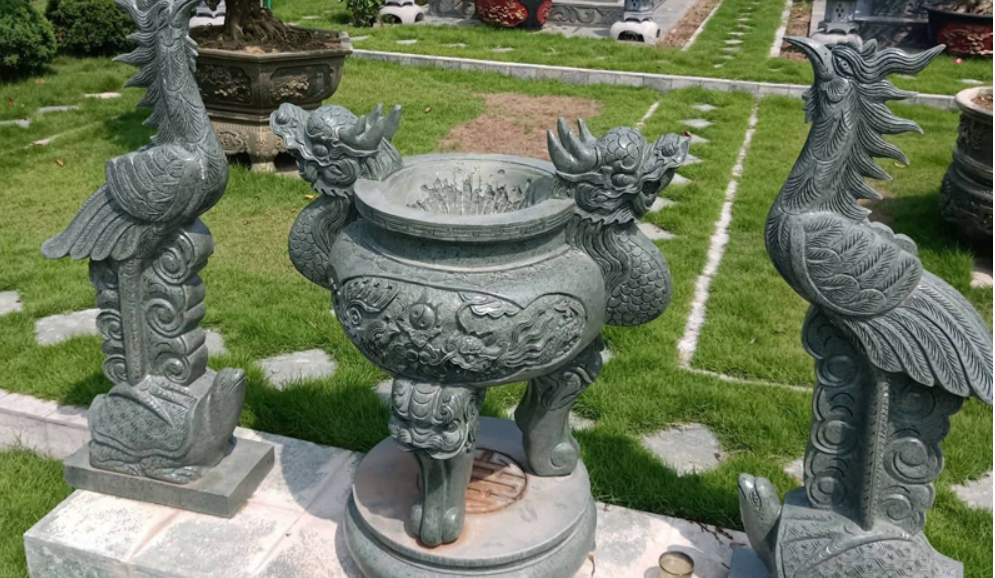 Mẫu lư hương đá xanh rêu đẹp chuẩn phong thủy 