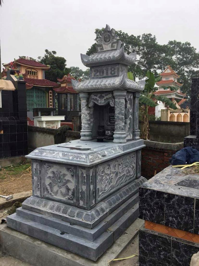 Mẫu mộ đá hai mái đẹp sang trọng chế tác từ đá xanh đen 