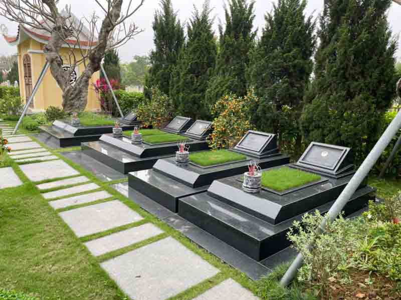 Mẫu lăng mộ đá granite với khuôn viên phối cảnh đẹp mắt 