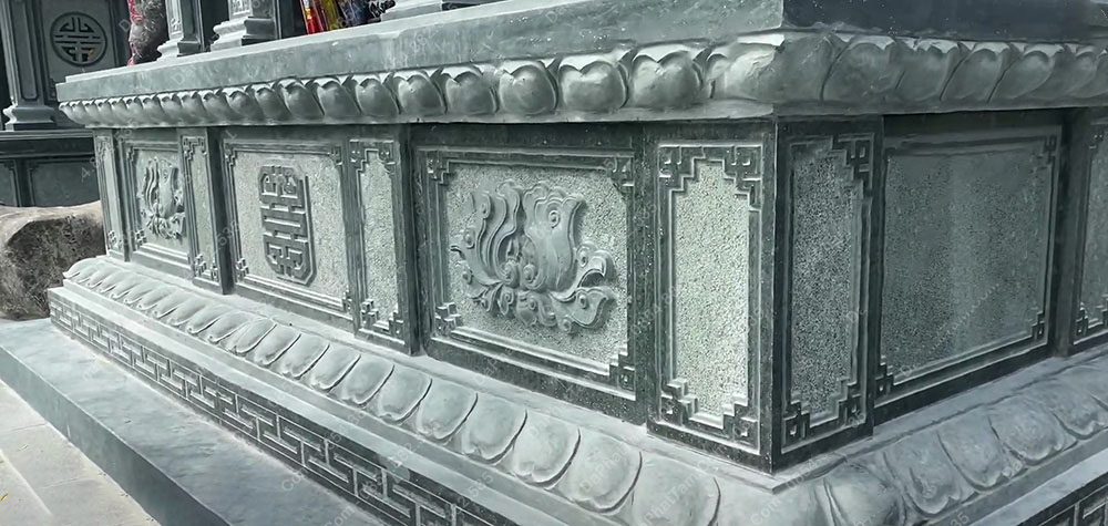 Họa tiết chạm trổ trên lăng mộ đá 