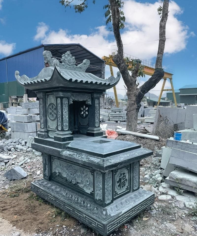 mộ đá nguyên khối Ninh Bình số 3 Mộ đơn 1 mái là mẫu mộ nguyên khối có mái đơn giản nhất hiện nay với 1 mái đao