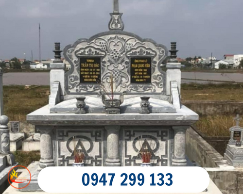 Mẫu mộ đá công giáo với họa tiết sắc nét và trang trọng 