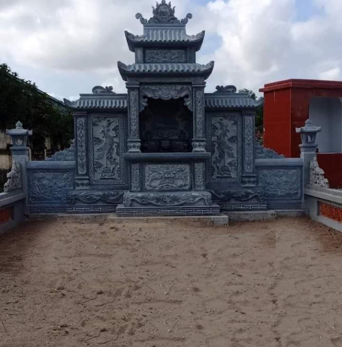 Hạng mục công trình lăng thờ đá được đặt ở trung tâm khu lăng mộ 